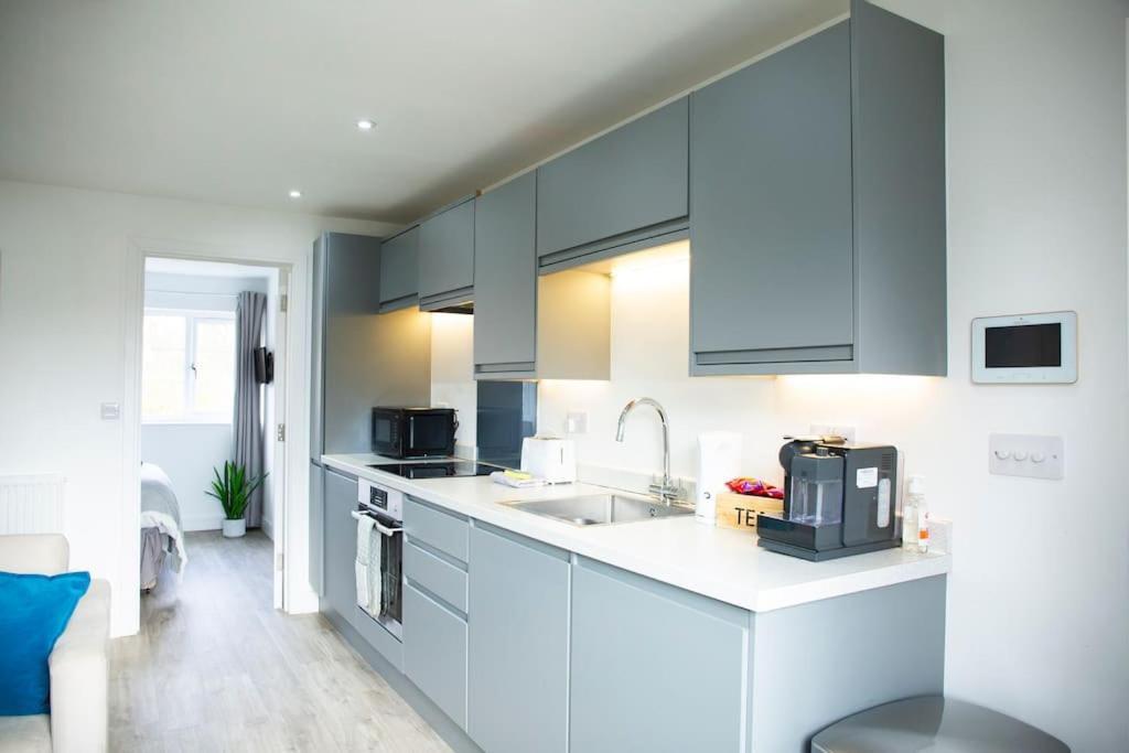 Bridge House Apartments - Free Parking Shottery 外观 照片