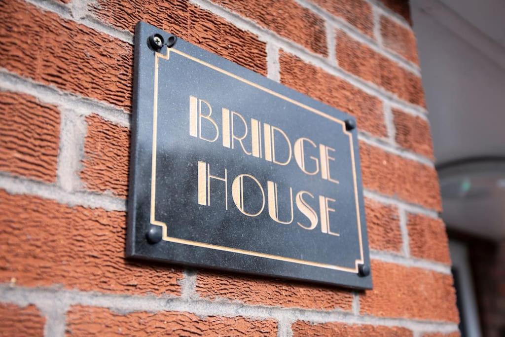 Bridge House Apartments - Free Parking Shottery 外观 照片