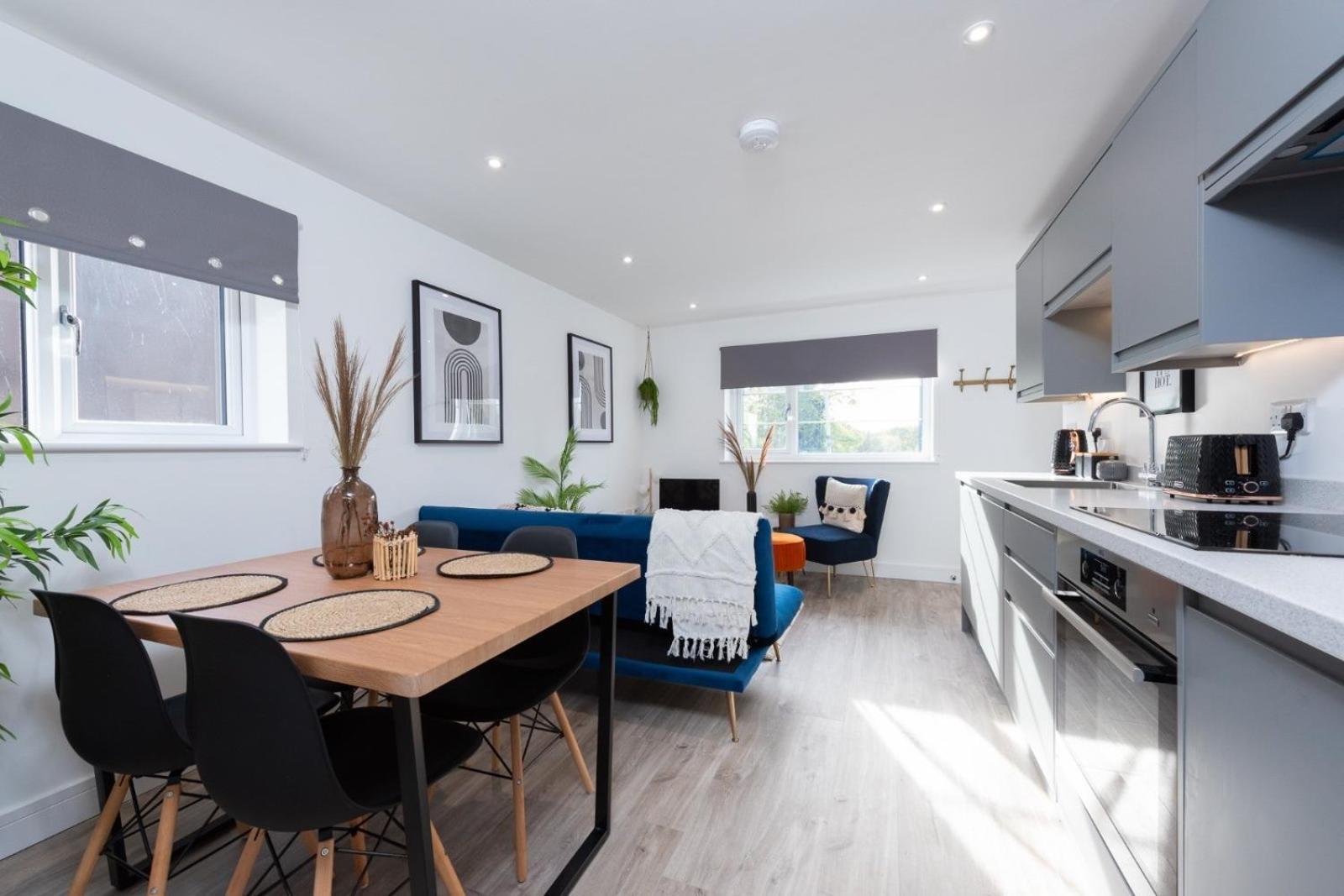 Bridge House Apartments - Free Parking Shottery 外观 照片